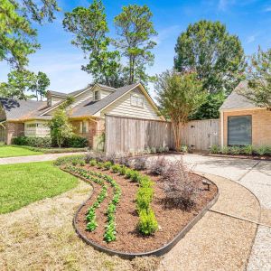 Orion-Turf-And-Landscape_Houston-Artificial-Grass_Pathway2