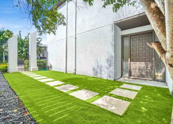 Orion-Turf-And-Landscape_Houston-Artificial-Grass_Sideyard1